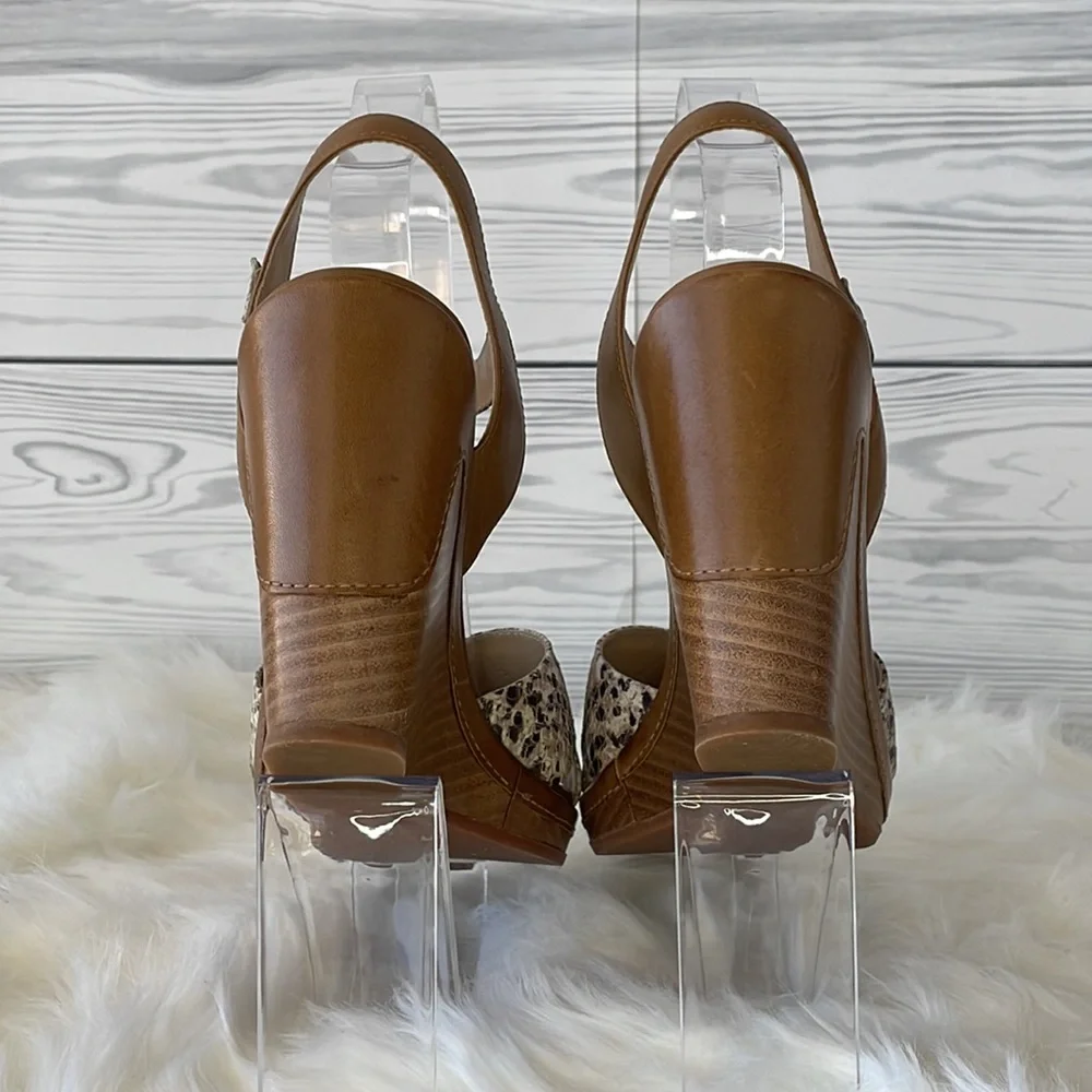 Johnston & Murphy Snake Embossed Wedge Sandals‎